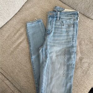 American Eagle Outfitters Light Wash Skinny Jeans
